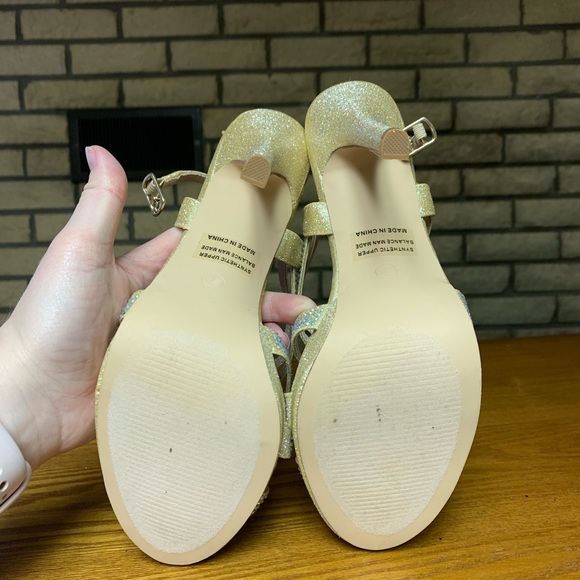 Gold high heels - Picture 5 of 5